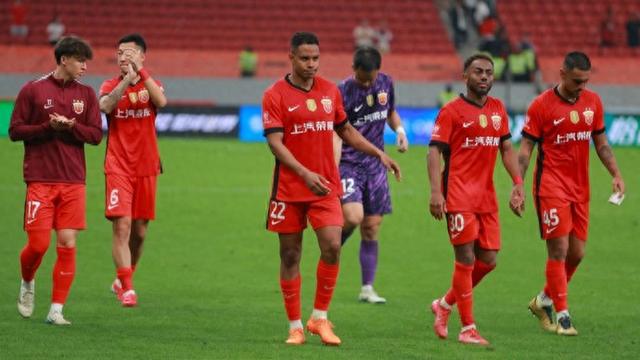 关于实力对决：豪门球队抢夺榜首位置！的信息